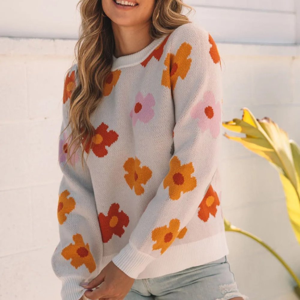 White Sweet Flower Knitted Ribbed Hem Sweater - Picture 3 of 13